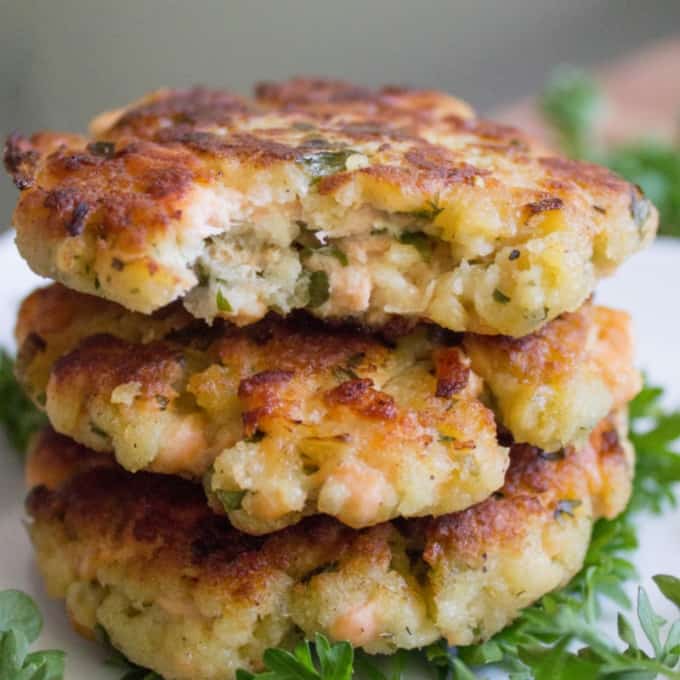 Clean Eating Salmon Cakes