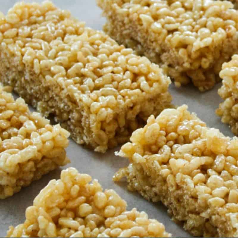 Clean Eating Rice Krispie Treats - 3 Ingredient No Bake Healthy Rice Krispy Treats- Just three ingredients and only takes 5 minutes to make. 