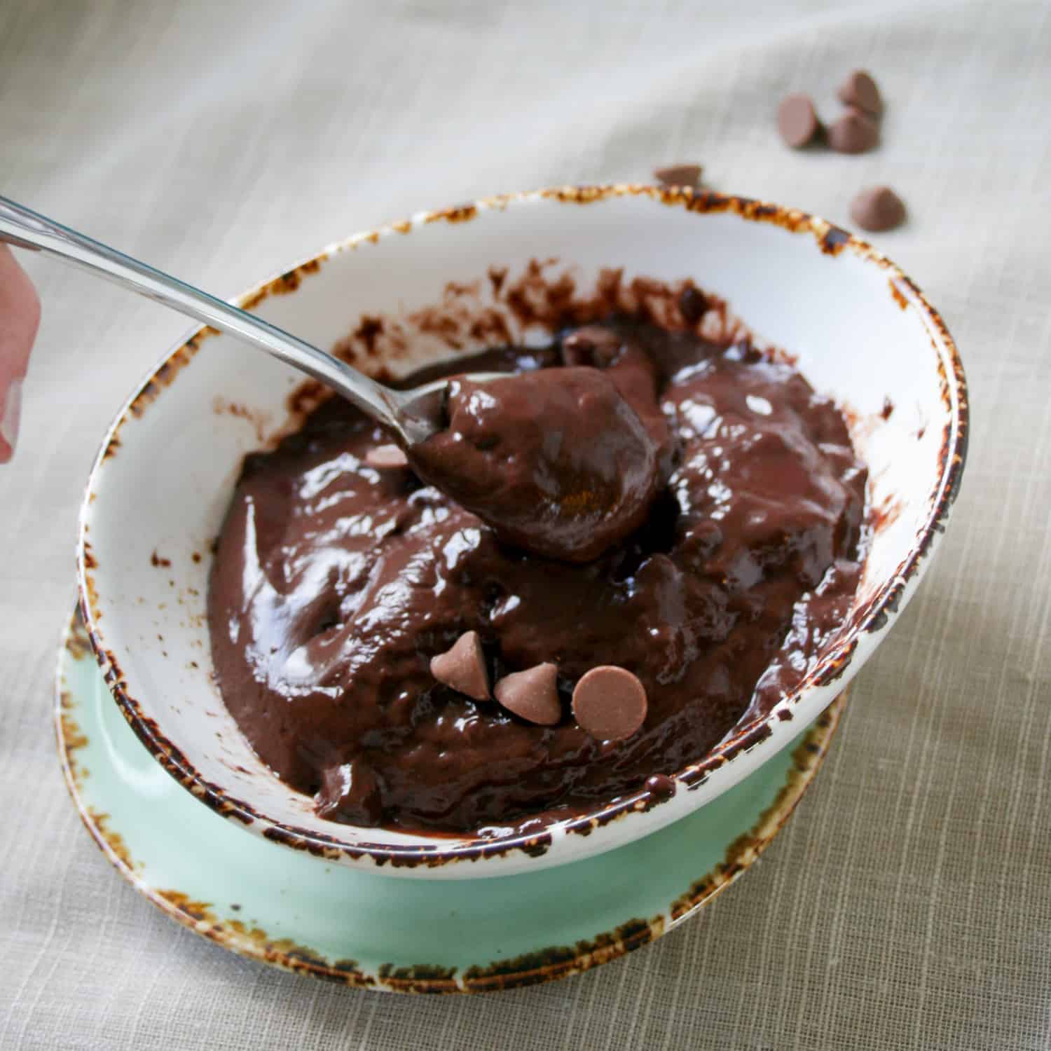 This clean eating chocolate pudding recipe is made for those of us looking for a healthier chocolate pudding option that tastes amazing, is mostly good for us and definitely doesn't contain avocado. Oh and it tastes like it's meant to - like chocolate! #cleaneating #cleaneatingchocolate #cleaneatingdessert