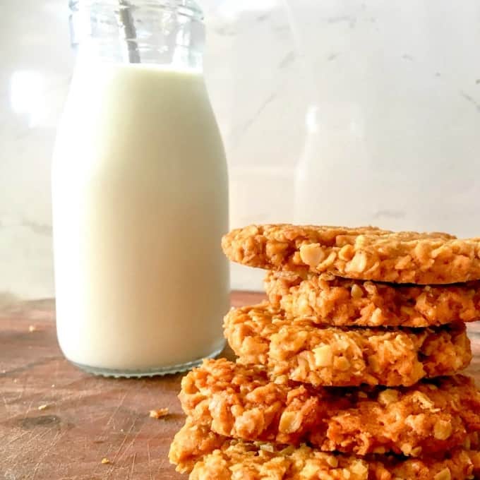 Clean Eating Crunchy Coconut and Oatmeal Cookie