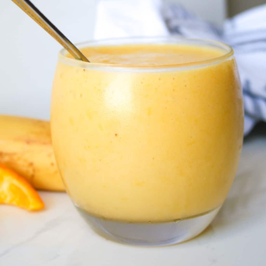 clean eating mango and banana Tropical Smoothie #cleaneating #healthysmoothie