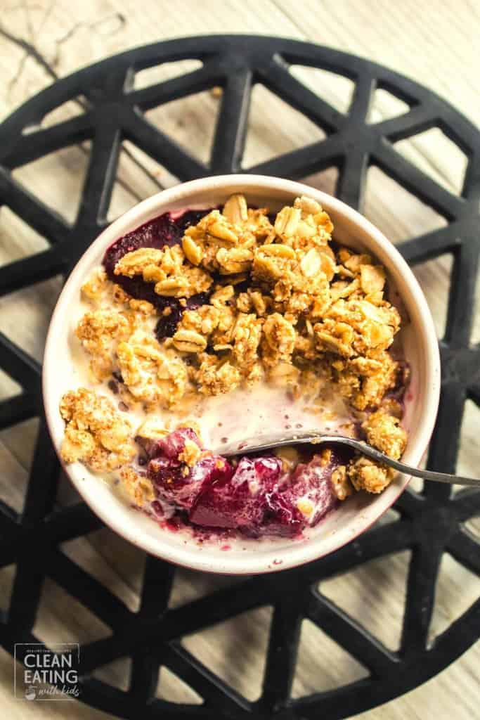 Clean Eating Apple Blueberry Crumble 