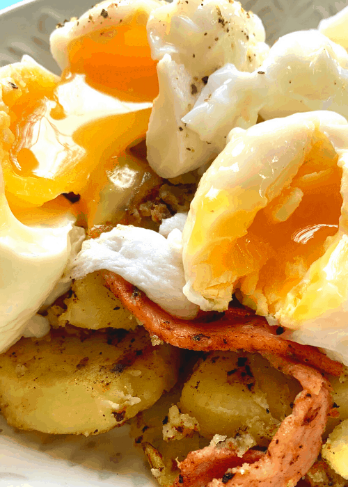 bacon-fried-potatoes-poached-eggs