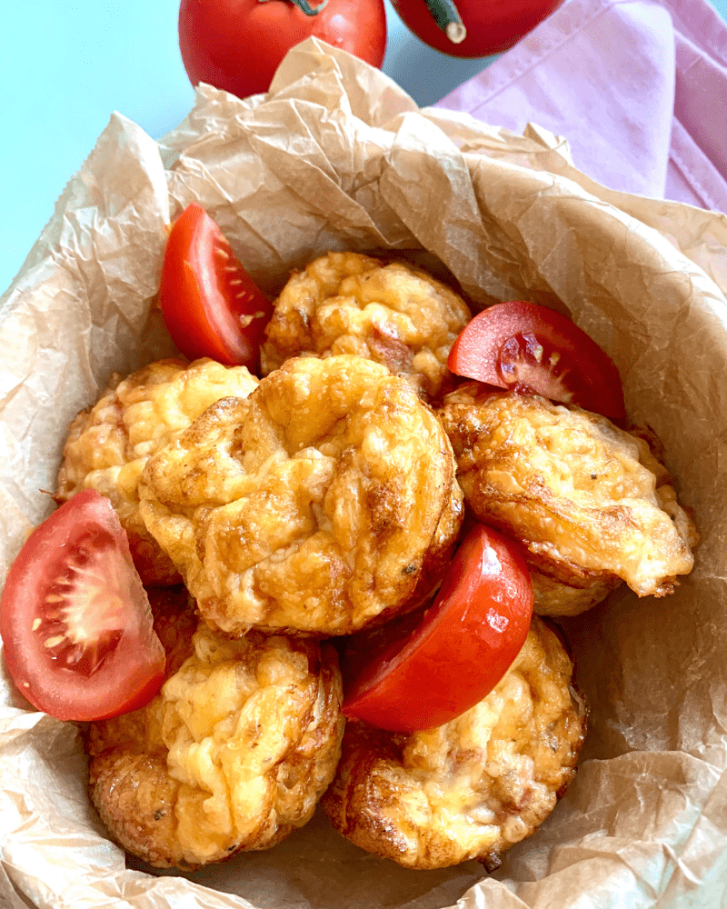 cheese and tomato egg muffins 